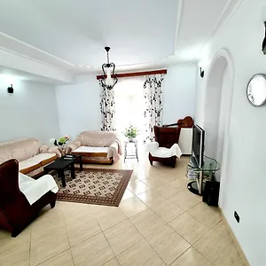  Hostal Luckyshine Albania